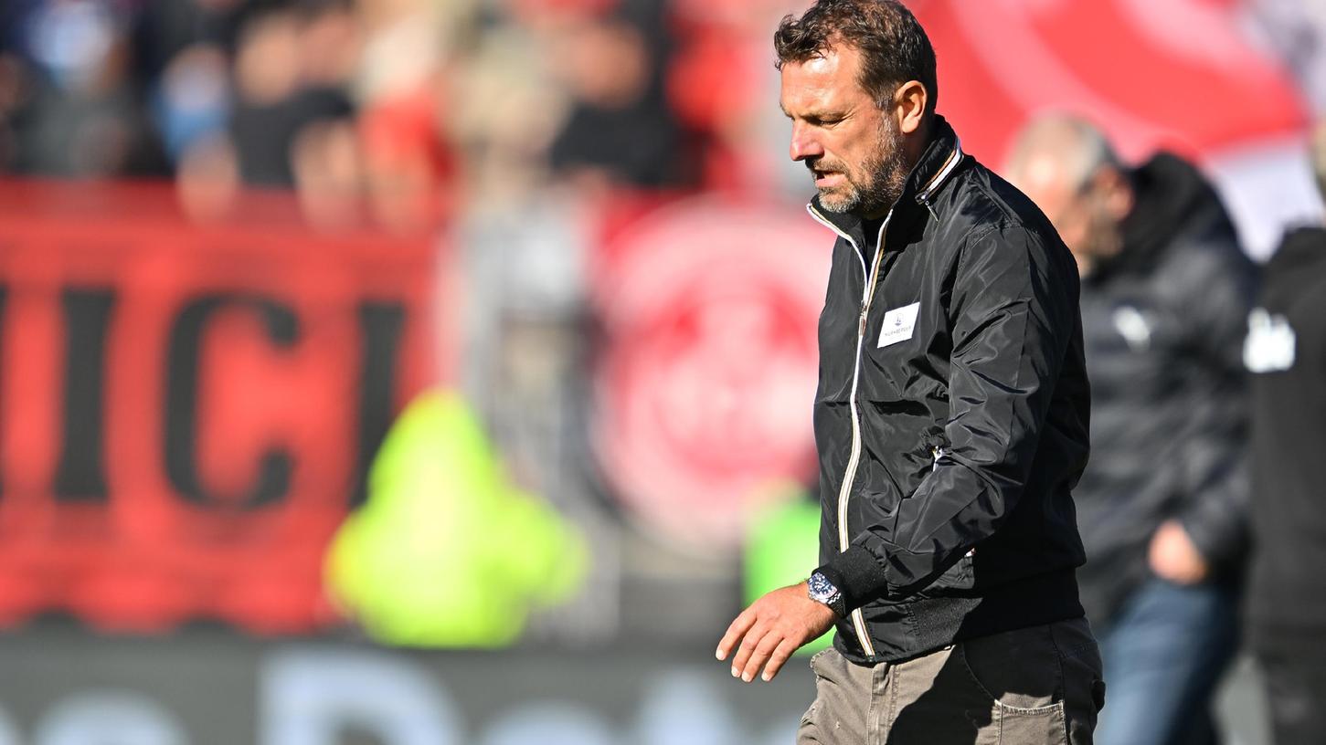 Das ist also der 1. FC Nürnberg: Markus Weinzierl nach seinem ersten Spiel mit dem Club. Der Gegner: Kiel. Das ist also der 1. FC Nürnberg: Markus Weinzierl nach seinem ersten Spiel mit dem Club. Der Gegner: Kiel.