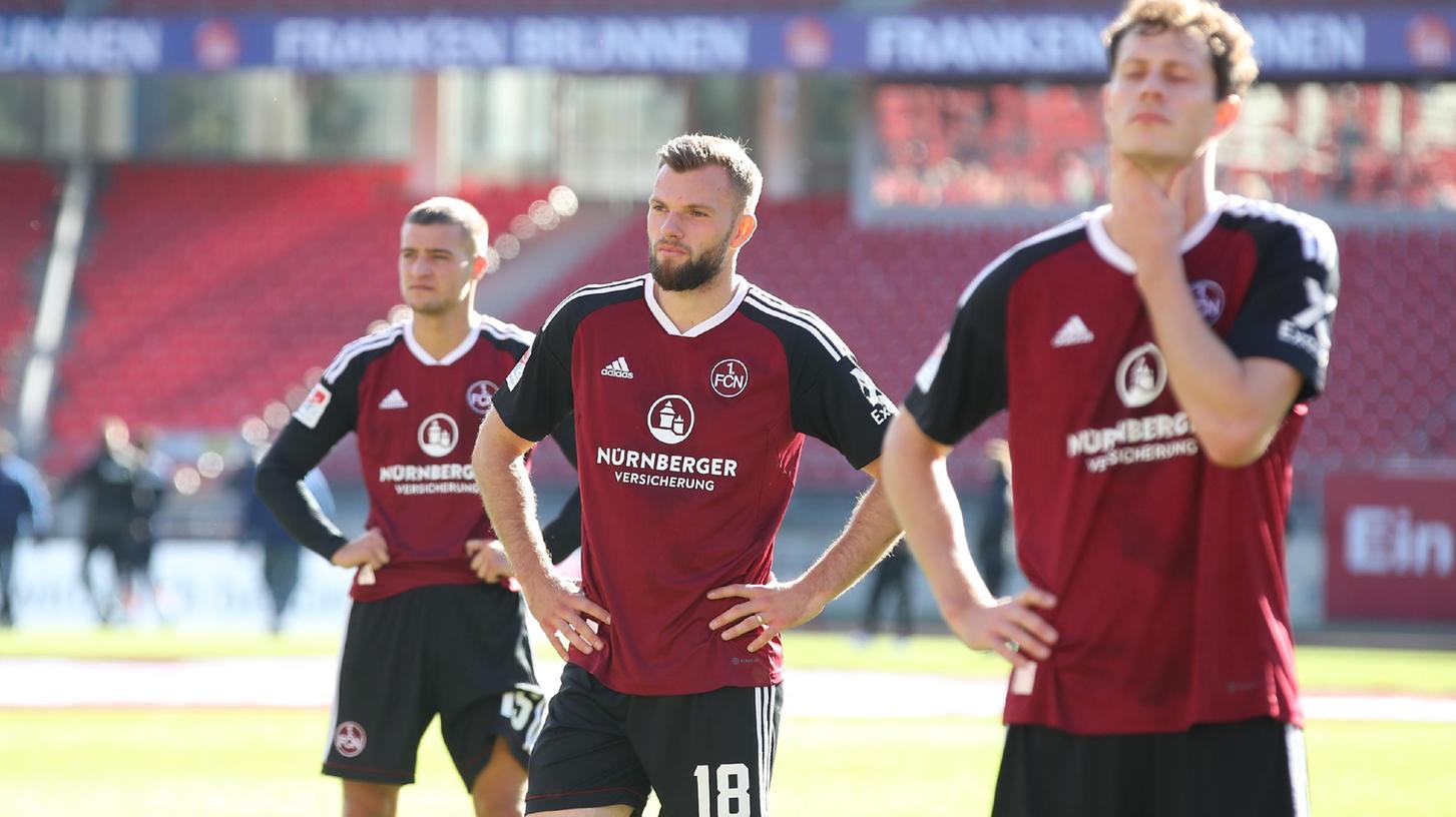 Die pure Enttäuschung: Fabian Nürnberger, Manuel Wintzheimer und James Lawrence (von links).