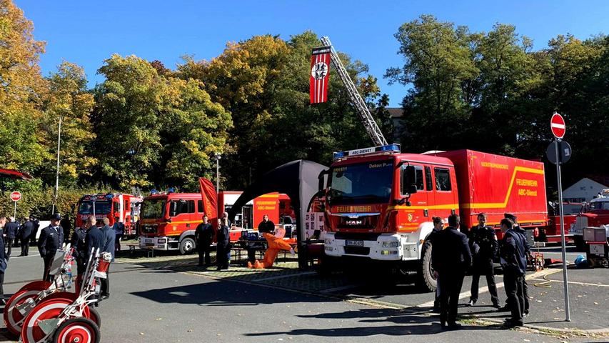 Die Feuerwehren des Landkreises ERH zeigten ihr Fahrzeug-Arsenal.
