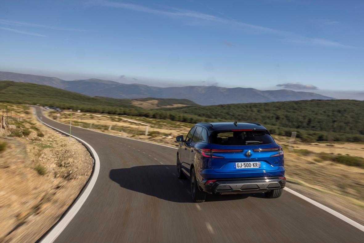 Preislich startet der E-Tech Full-Hybrid ab 40.400 Euro.