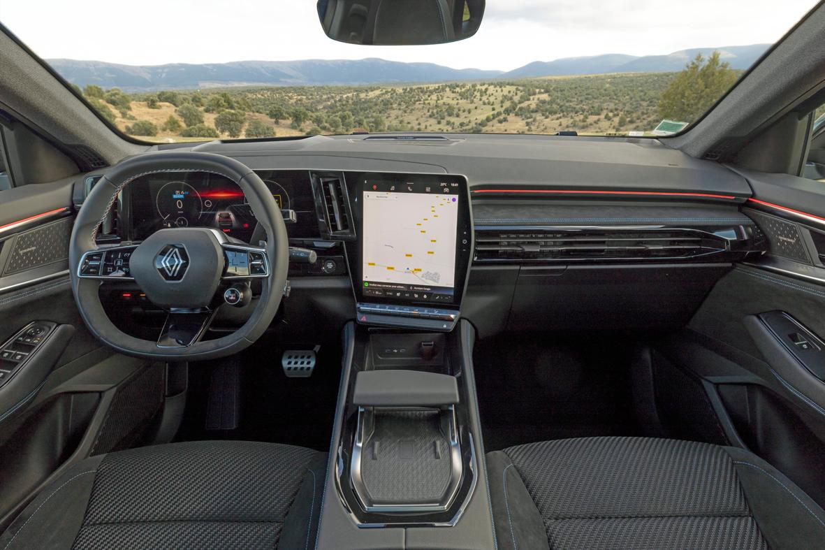 Konnektivität und Infotainment werden bei Renault großgeschrieben. Google ist an Bord, entsprechend klasse funktionieren Navigation und Sprachbedienung.