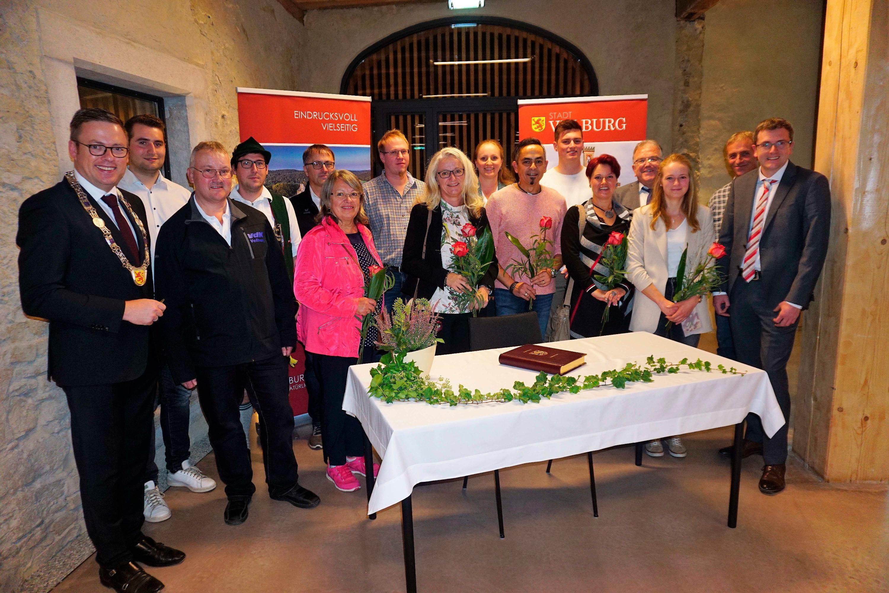 Flüchtlingshilfe Velburg würdigt rührige Bürger