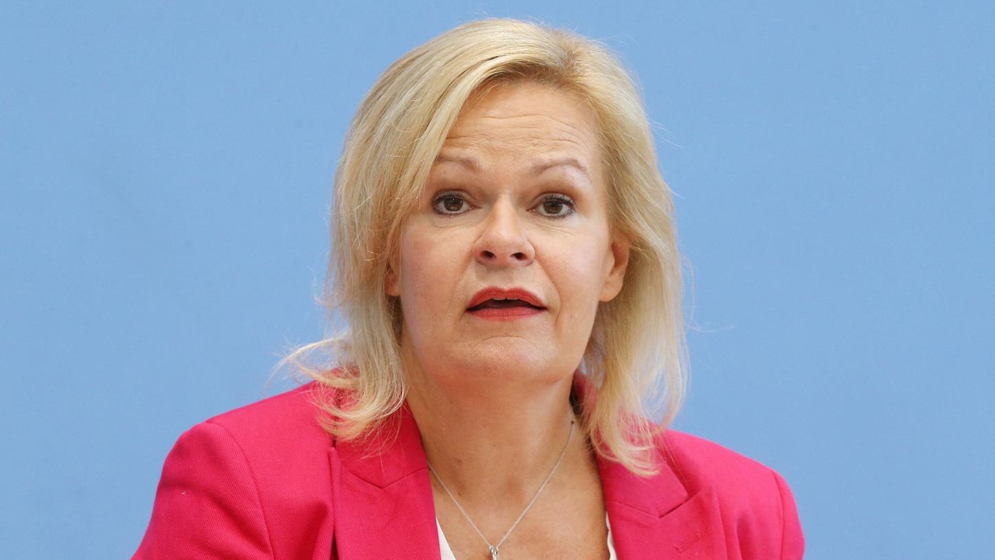 Nancy Faeser, Bundesinnenministern von der SPD besuchte das Bundesamt für Migration und Flüchtlinge in Nürnberg. Nancy Faeser, Bundesinnenministern von der SPD besuchte das Bundesamt für Migration und Flüchtlinge in Nürnberg.