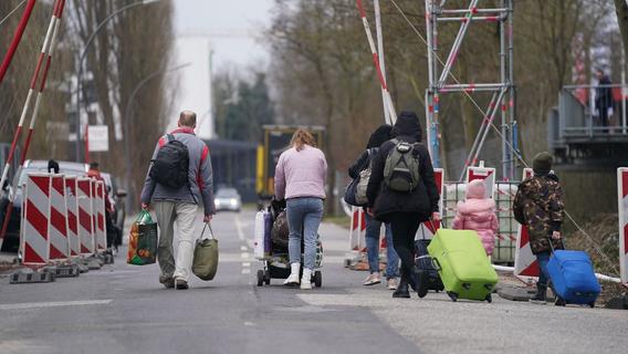 Notunterkunft Rother Kaserne: "Vielleicht hätte ich wieder mit Beschlagnahmung drohen sollen"