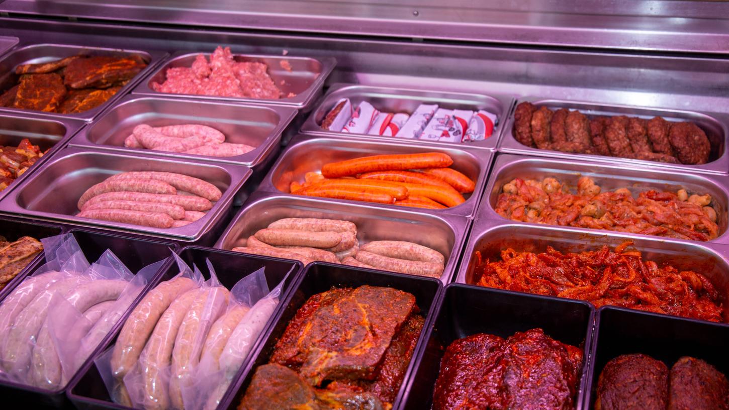 Bei einigen Metzgerbetrieben im Seenland bekamen Kunden vergangene Woche kein rohes Schweinefleisch. Bei einigen Metzgerbetrieben im Seenland bekamen Kunden vergangene Woche kein rohes Schweinefleisch.