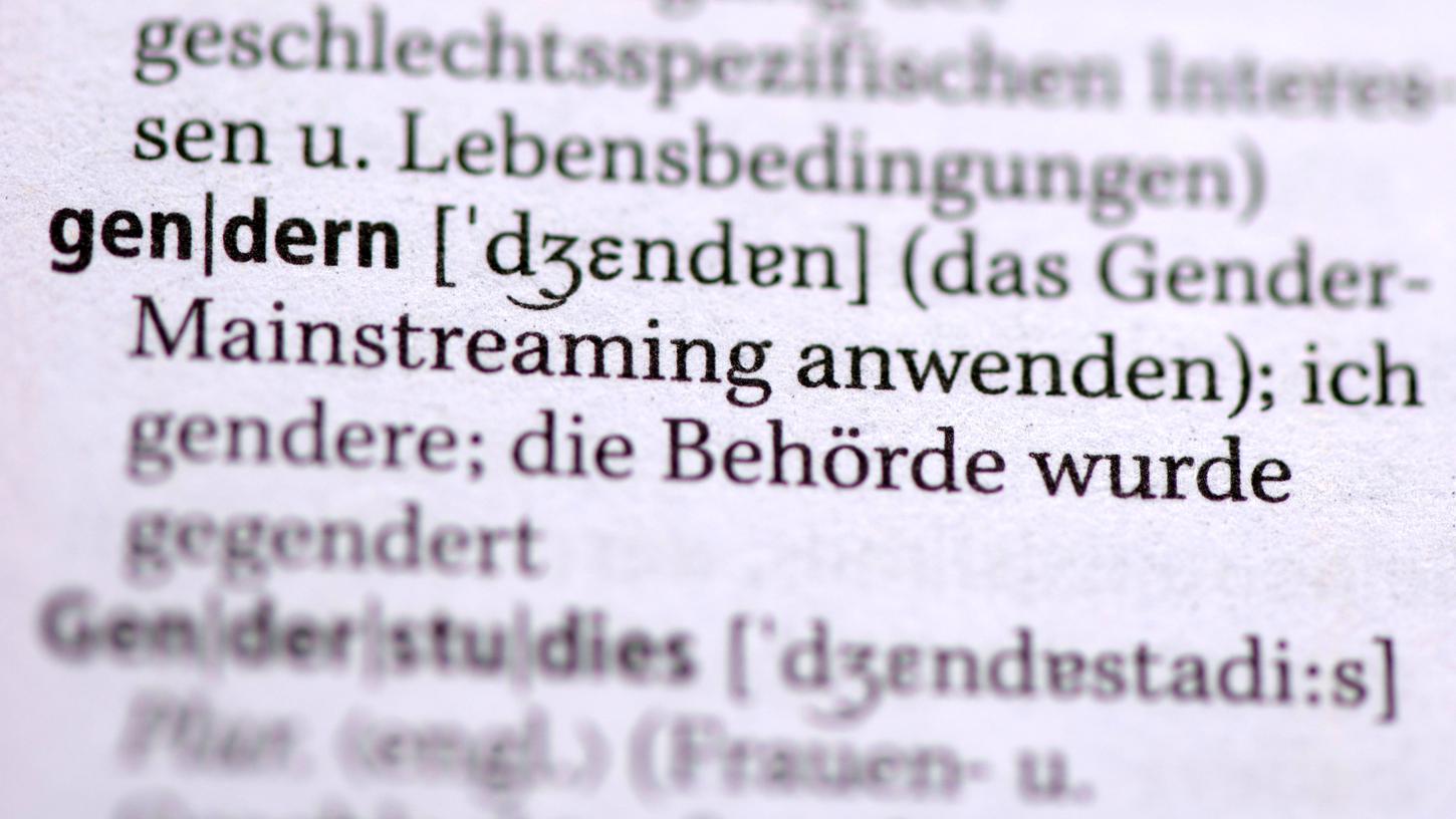 Zum Schuljahresabschluss sollen Zeugnisse in Berlin in gendergerechter Sprache ausgestellt werden. Zum Schuljahresabschluss sollen Zeugnisse in Berlin in gendergerechter Sprache ausgestellt werden.