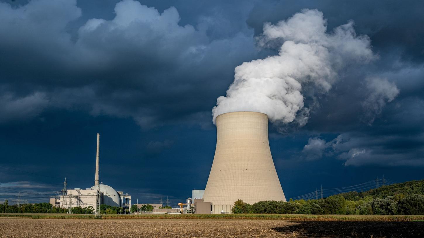 Atomkraftwerk Isar 2 in Essenbach. Bis Mitte April soll das Kraftwerk zur Verfügung stehen. Danach soll auch für Isar 2 endgültig Schluss sein.