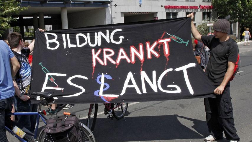 Nürnberg: Studenten demonstrieren für kostenlose Bildung