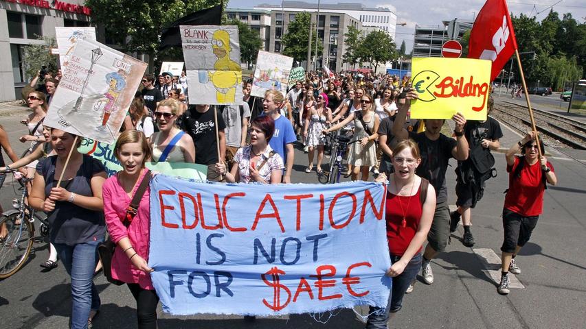 Nürnberg: Studenten demonstrieren für kostenlose Bildung
