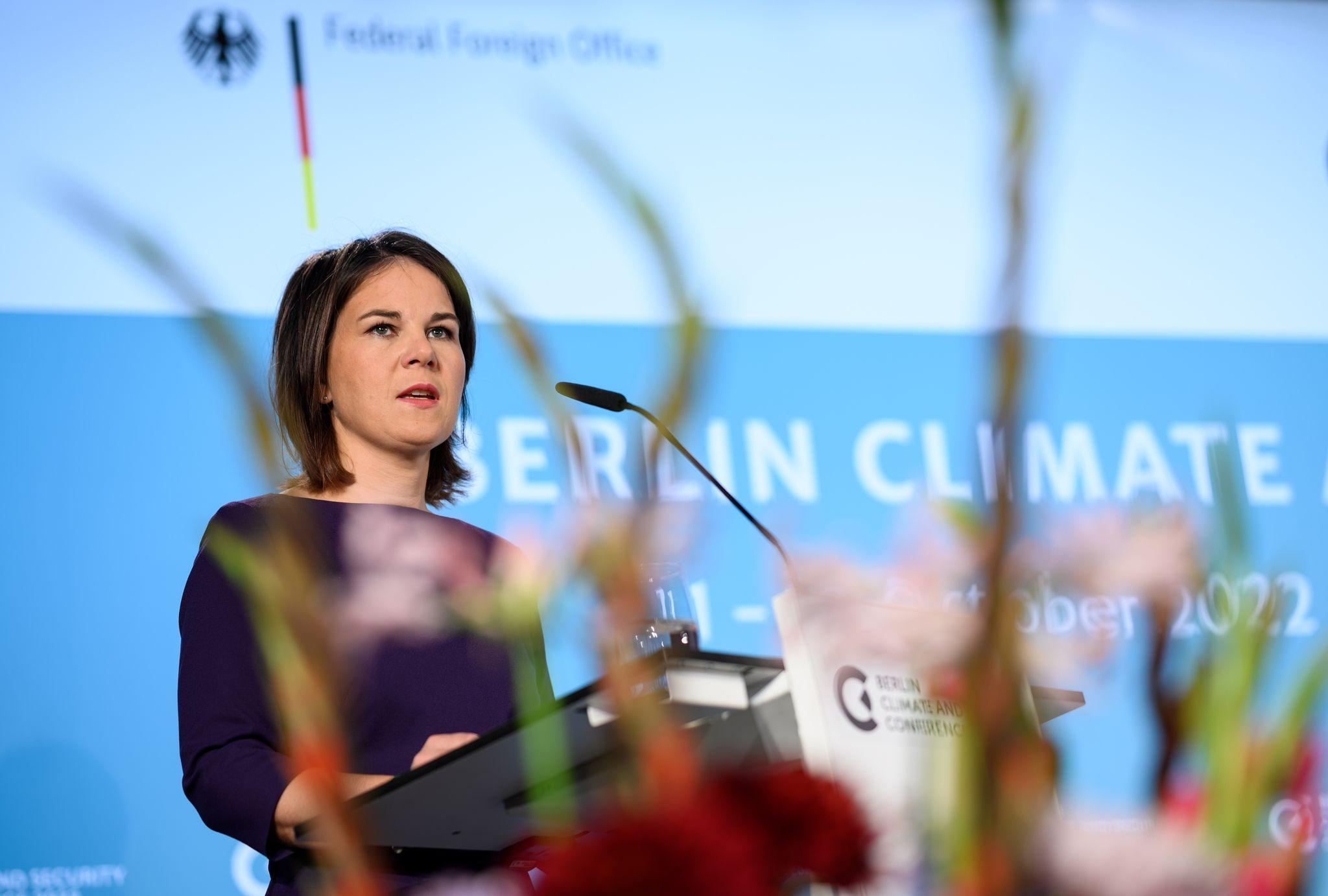 Baerbock Kampf gegen Klimawandel trägt zum Frieden bei Nordbayern