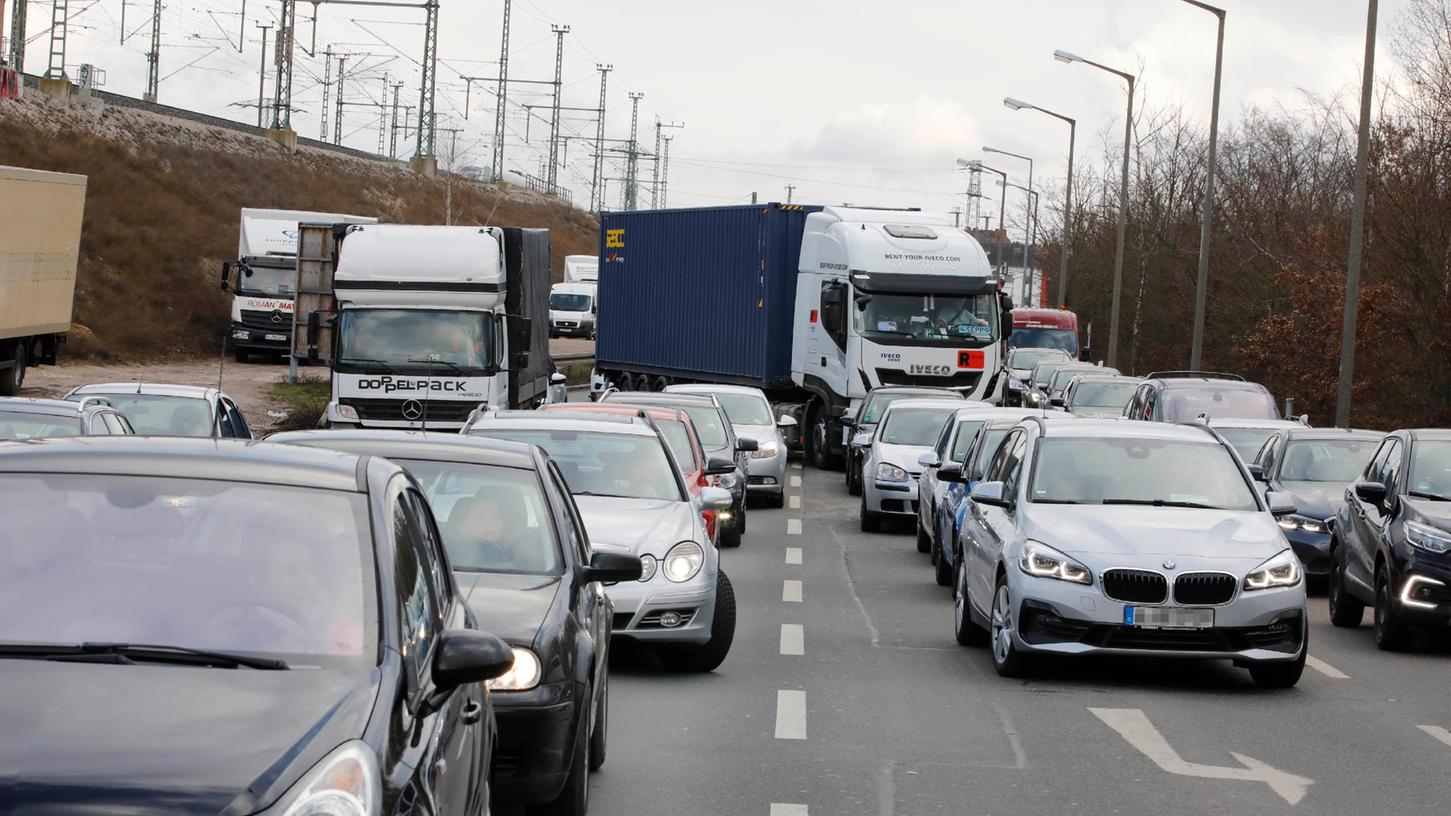 Zu Stau und stockendem Verkehr kann es am Dienstag wieder in Nürnberg kommen.