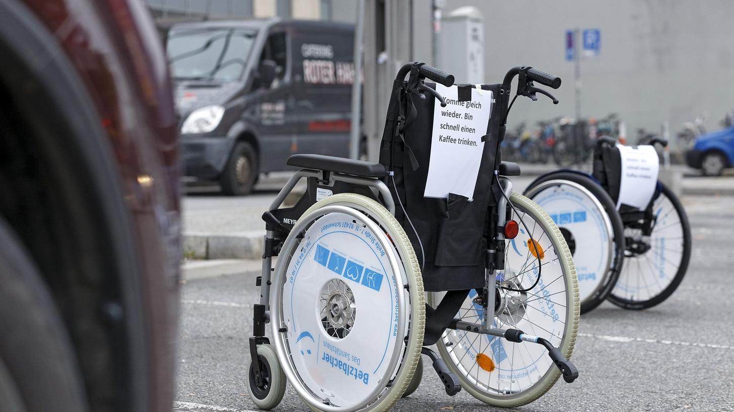 Am 8. Oktober sollten Rollstühle vor den Arcaden auf die Situation von Menschen mit Handicap aufmerksam machen.