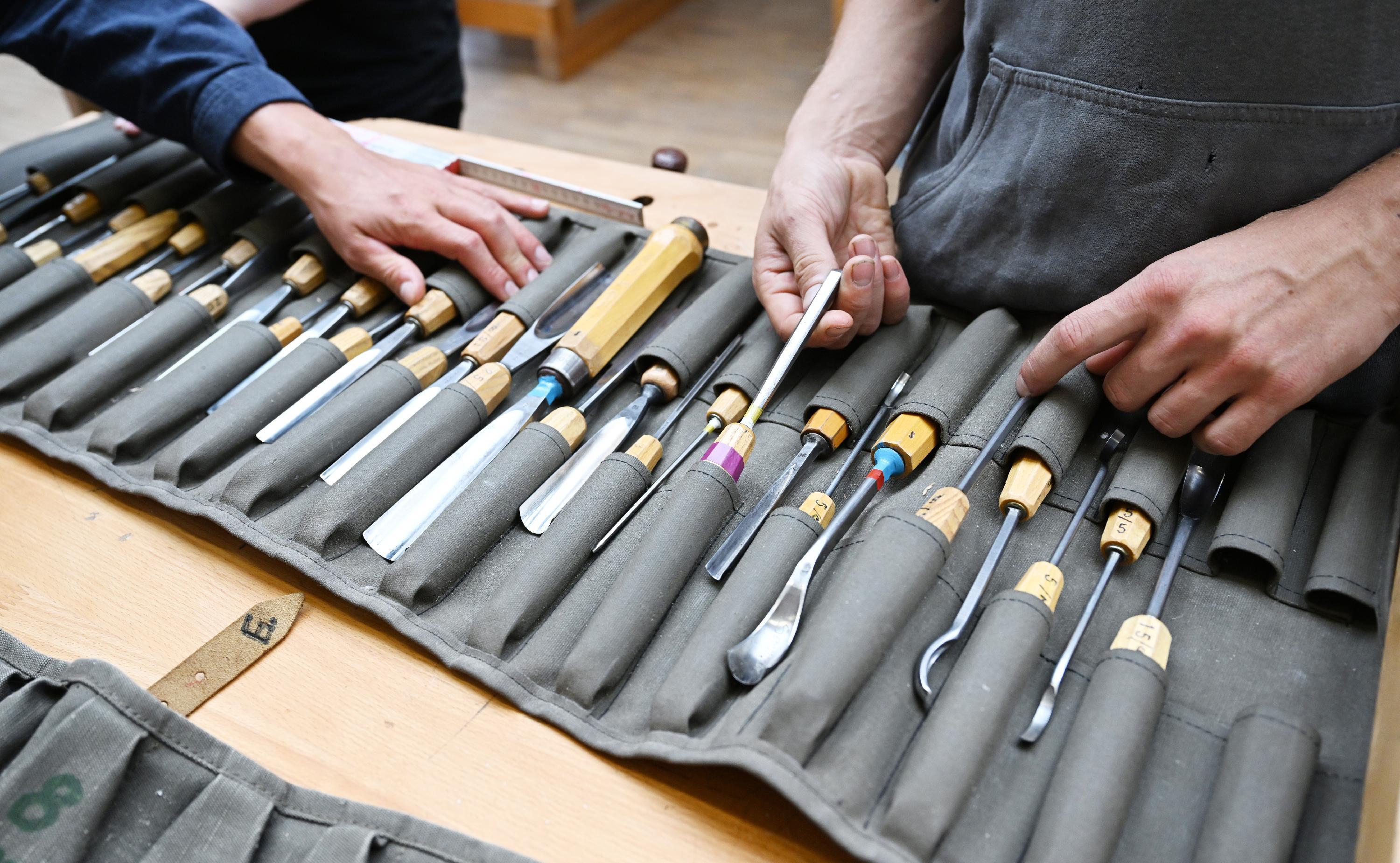 An der Berufsfachschule für Holzbildhauer