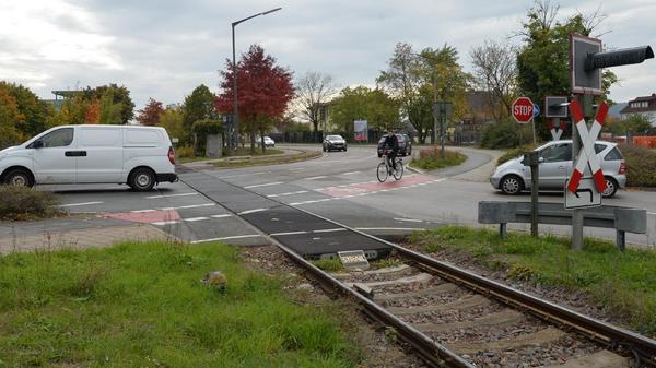 Bahnübergang Neumarkt Eisenbahnbrücke Richtung Hasenheide bei Firma Dehn