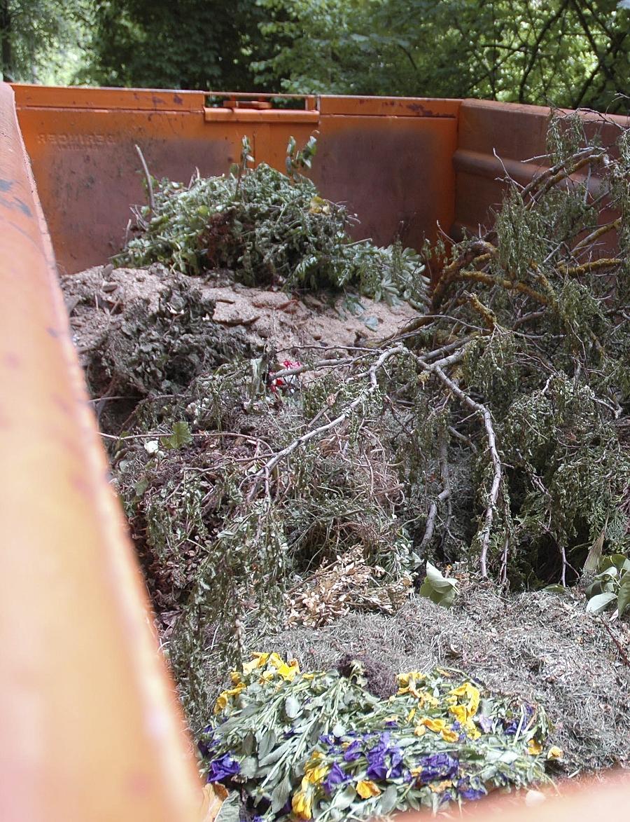 "Verbrennen" von Gartenabfällen ist ein Daueraufreger Nordbayern