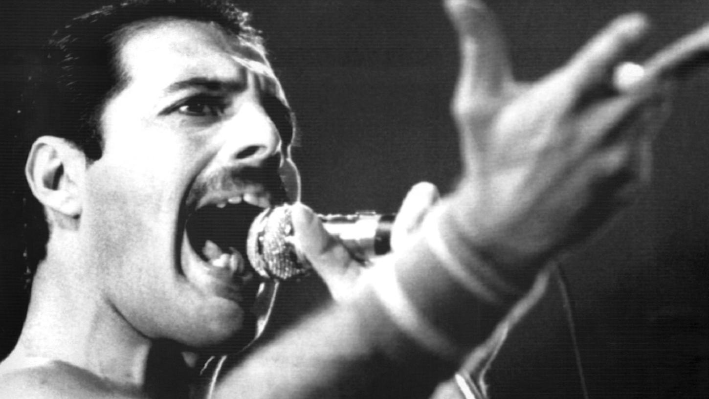 Freddie Mercury, einst Leadsänger der britischen Rockgruppe Queen, bei einem Auftritt im September 1984.