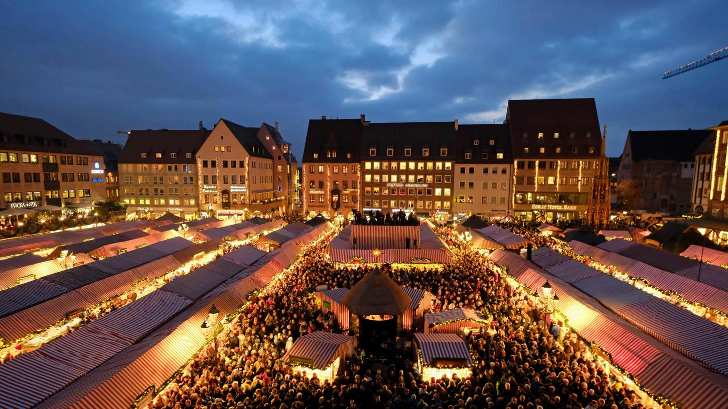 Zwei Jahre mussten die Nürnberger und ihre Gäste auf den Christkindlesmarkt verzichten. In diesem Jahr findet er wieder statt.