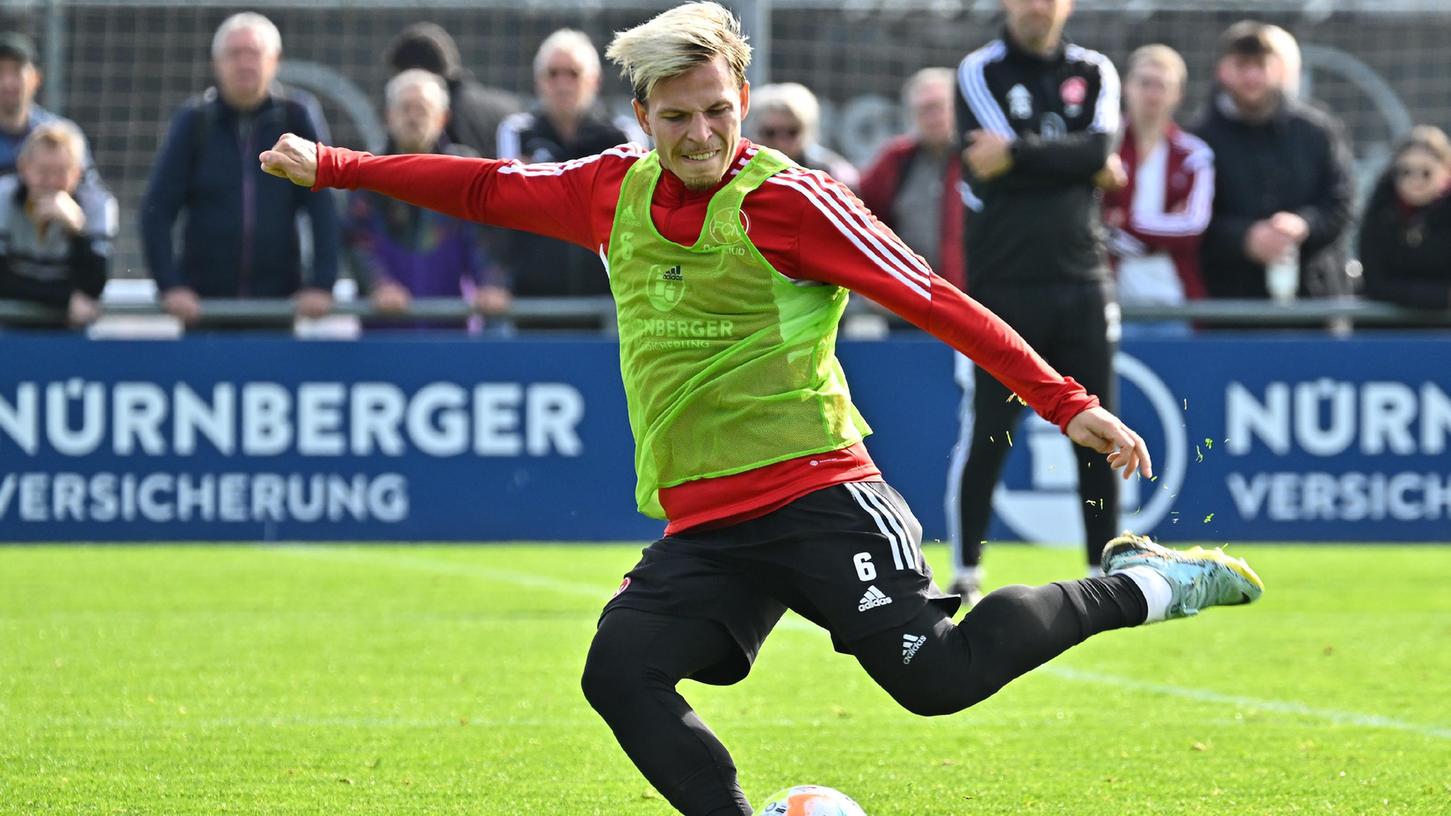 Schießen ist schon eine gute Idee, aber eben nicht aus jeder Lage: Lino Tempelmann im Training. Schießen ist schon eine gute Idee, aber eben nicht aus jeder Lage: Lino Tempelmann im Training.