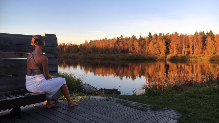 Die Sauna gehört wie in ganz Finnland auch in Lappland zum Alltag. Wer sich zum Abkühlen direkt in einen ziemlich kalten Fluss wagt, wird mit einem prickelnden Glücksgefühl belohnt. 