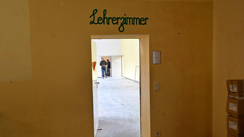 Die Lehrer haben eine Interimsheimat in einem anderen Gebäudeflügel gefunden, das Lehrerzimmer wird renoviert.
