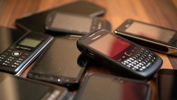 Milliarden Handys Abfall - zu viel Elektronik wird gehortet