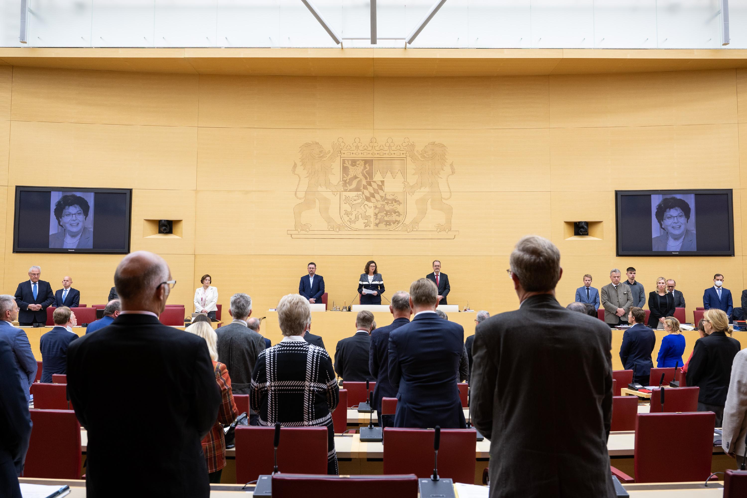 Trauerbeflaggung Darum wehen Fahnen in Bayern