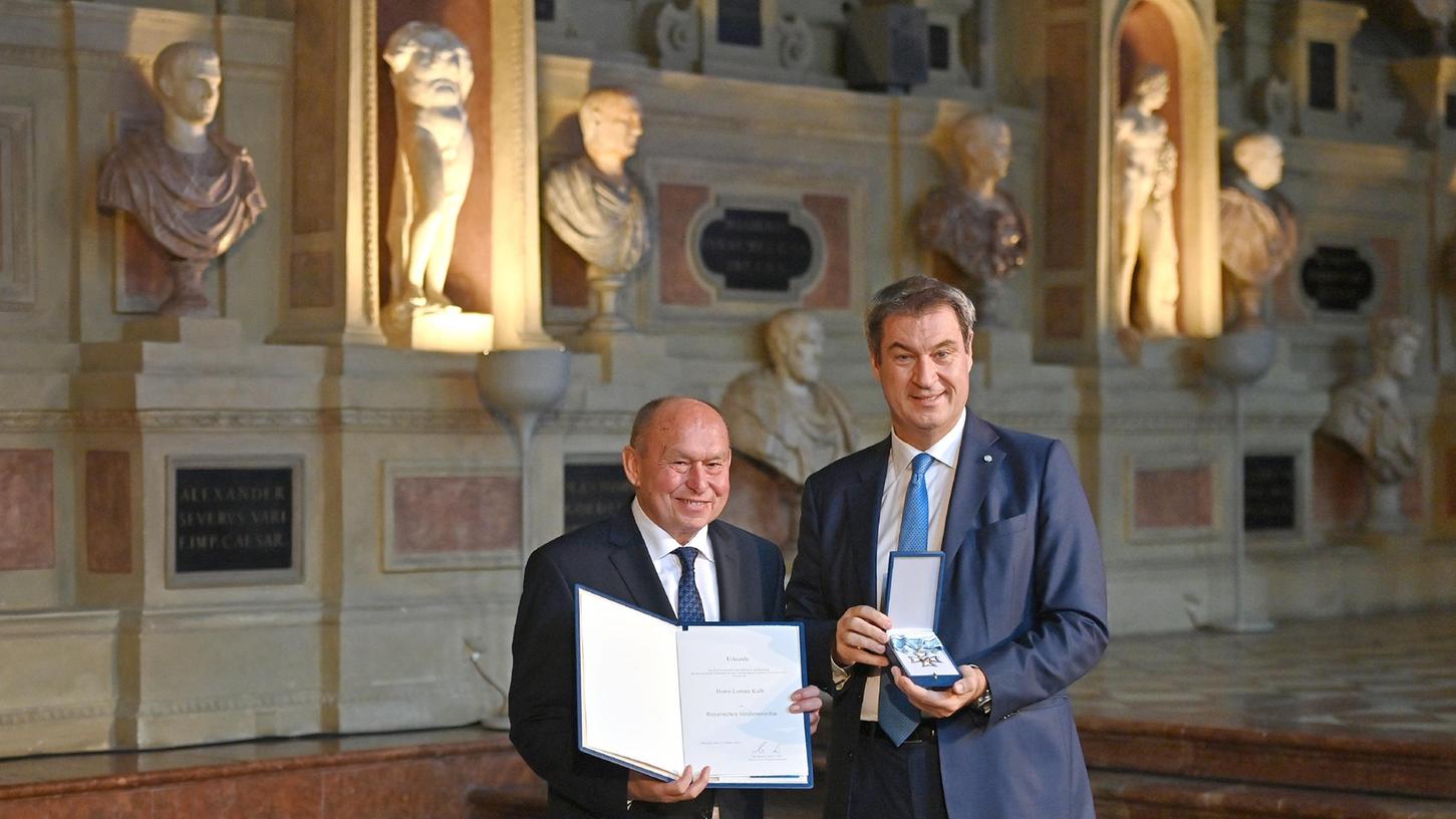 Lorenz Kalb erhielt den Bayerischen Verdienstorden aus der Hand von Ministerpräsident Markus Söder.