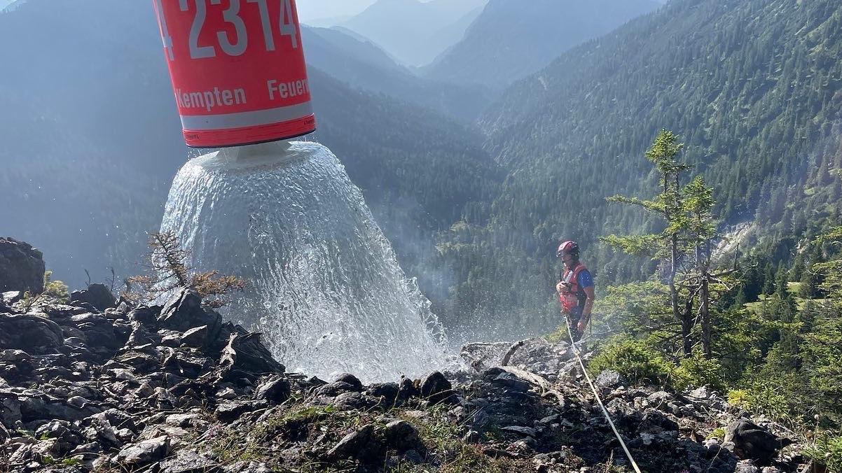 Als ehemaliger Feuerwehrmann und Bergsportler ist Jörg Häusler prädestiniert für das Thema Vegetationsbrand; hier ein Einsatz diesen Sommer im Allgäu.  