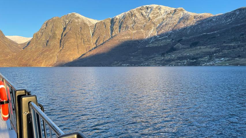 Wunderschöner Ausblick vom Elektro-Schiff: der Fjord Nærøyfjord ist in der Unesco-Welterbeliste. 