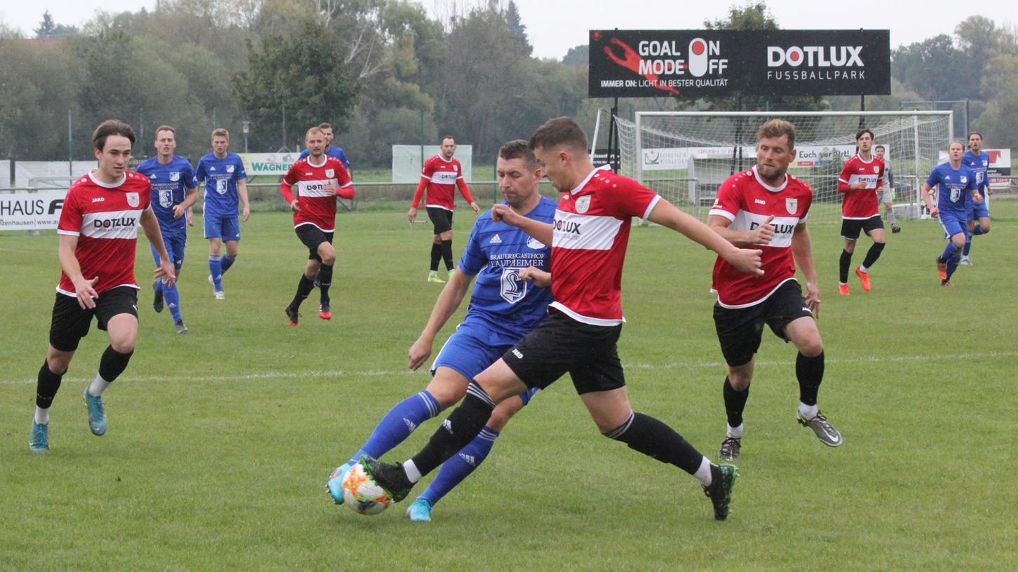 Vor drei Wochen hatten die Weißenburger ihr bislang letztes Heimspiel und verloren dabei mit 0:1 gegen den TV Erkheim. Heute nun wollen die TSV-1860-Fußballer den Bann brechen und erstmals seit dem 6. August wieder zu Hause gewinnen. Gegner in der Rezataue ist der Tabellenfünfte VfB Durach. Vor drei Wochen hatten die Weißenburger ihr bislang letztes Heimspiel und verloren dabei mit 0:1 gegen den TV Erkheim. Heute nun wollen die TSV-1860-Fußballer den Bann brechen und erstmals seit dem 6. August wieder zu Hause gewinnen. Gegner in der Rezataue ist der Tabellenfünfte VfB Durach.