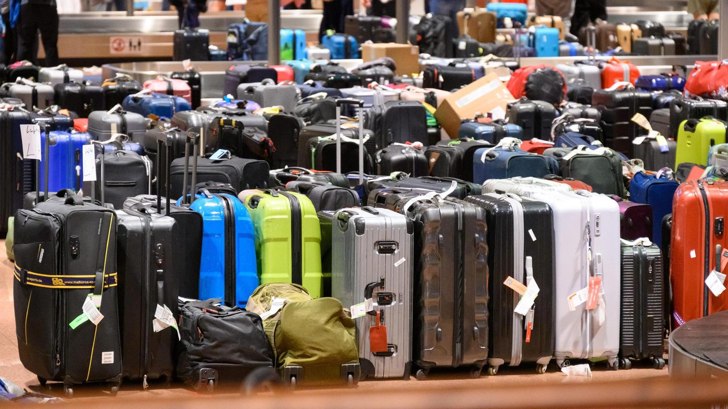Wer einen Gepäck-Tracker, z. B., den AirTag von Apple, an seinem Koffer angebracht hat, weiß stets, wo der ist. (Symbolbild)
