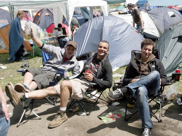 Ausgelassene Stimmung auf dem Campingplatz bei Rock im Park. Ausgelassene Stimmung auf dem Campingplatz bei Rock im Park.