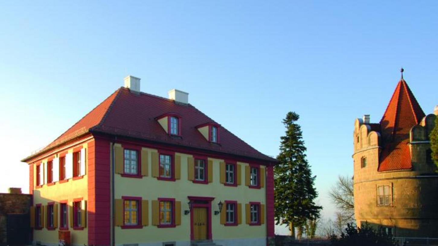 Das Amtshaus wurde zu einem Kaffeehaus umgebaut und erfreut sich eines regen Zuspruchs. Die offizielle Eröffnung Ende April jedoch wurde kurzerhand abgesagt. Das Amtshaus wurde zu einem Kaffeehaus umgebaut und erfreut sich eines regen Zuspruchs. Die offizielle Eröffnung Ende April jedoch wurde kurzerhand abgesagt.