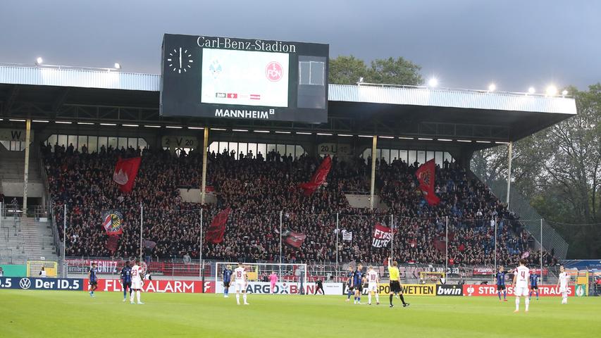 Denn in dieser Saison konnte Waldhof schon einmal einen Zweitligisten aus dem Pokal kegeln: In der ersten Runde siegte Mannheim im Elfmeterschießen gegen Holstein Kiel.