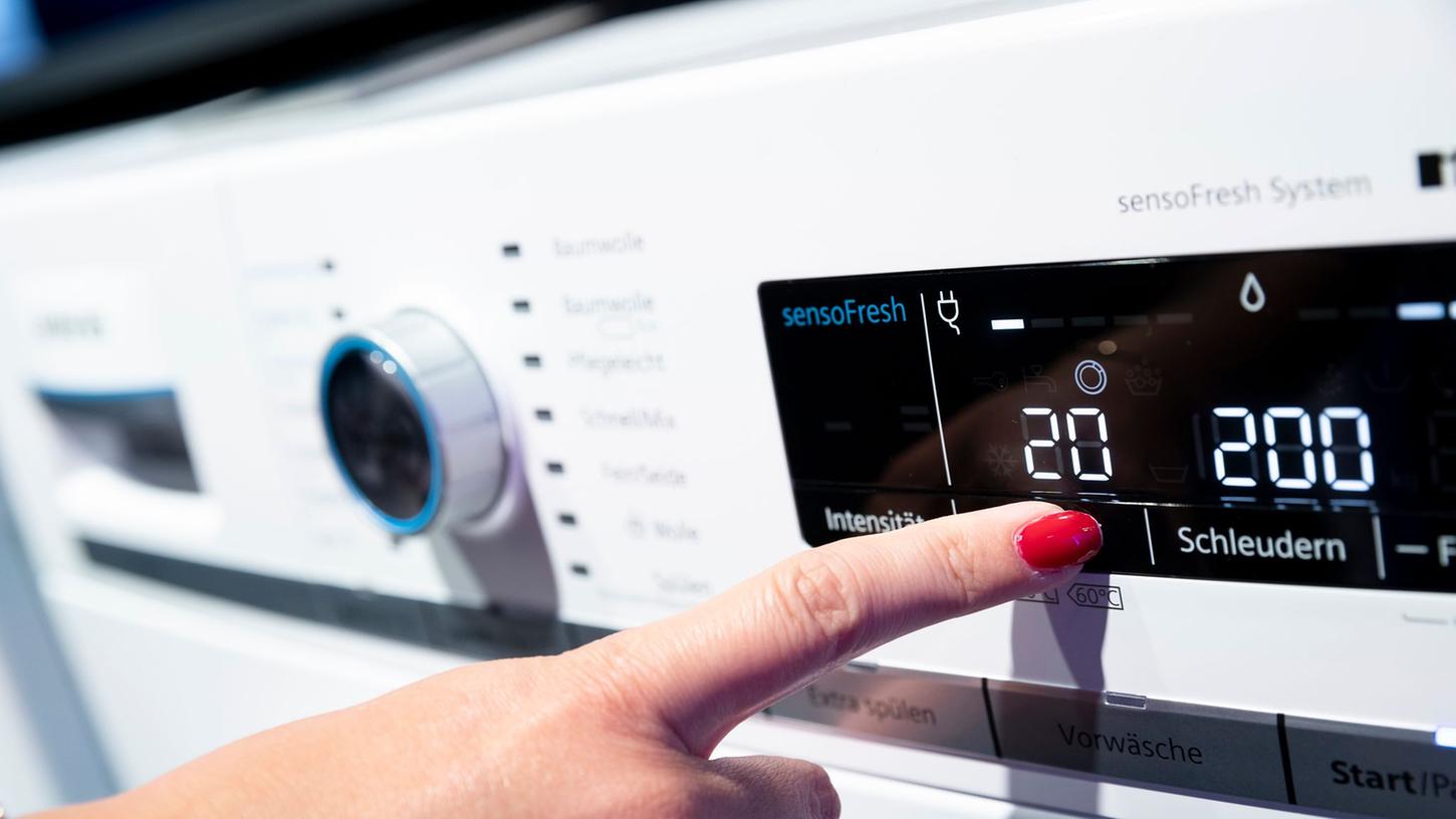 Energie einsparen: Beim Betrieb der Waschmaschine sollten Sie eine niedrige Temperatur sowie ein Eco-Programm wählen.
