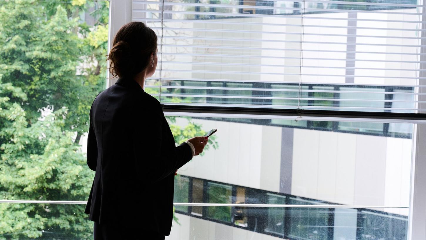 In internationalen börsennotierten Unternehmen gelangen Frauen leichter in die Topetage. Das geht aus einer Untersuchung der Allbright-Stiftung hervor. In internationalen börsennotierten Unternehmen gelangen Frauen leichter in die Topetage. Das geht aus einer Untersuchung der Allbright-Stiftung hervor.