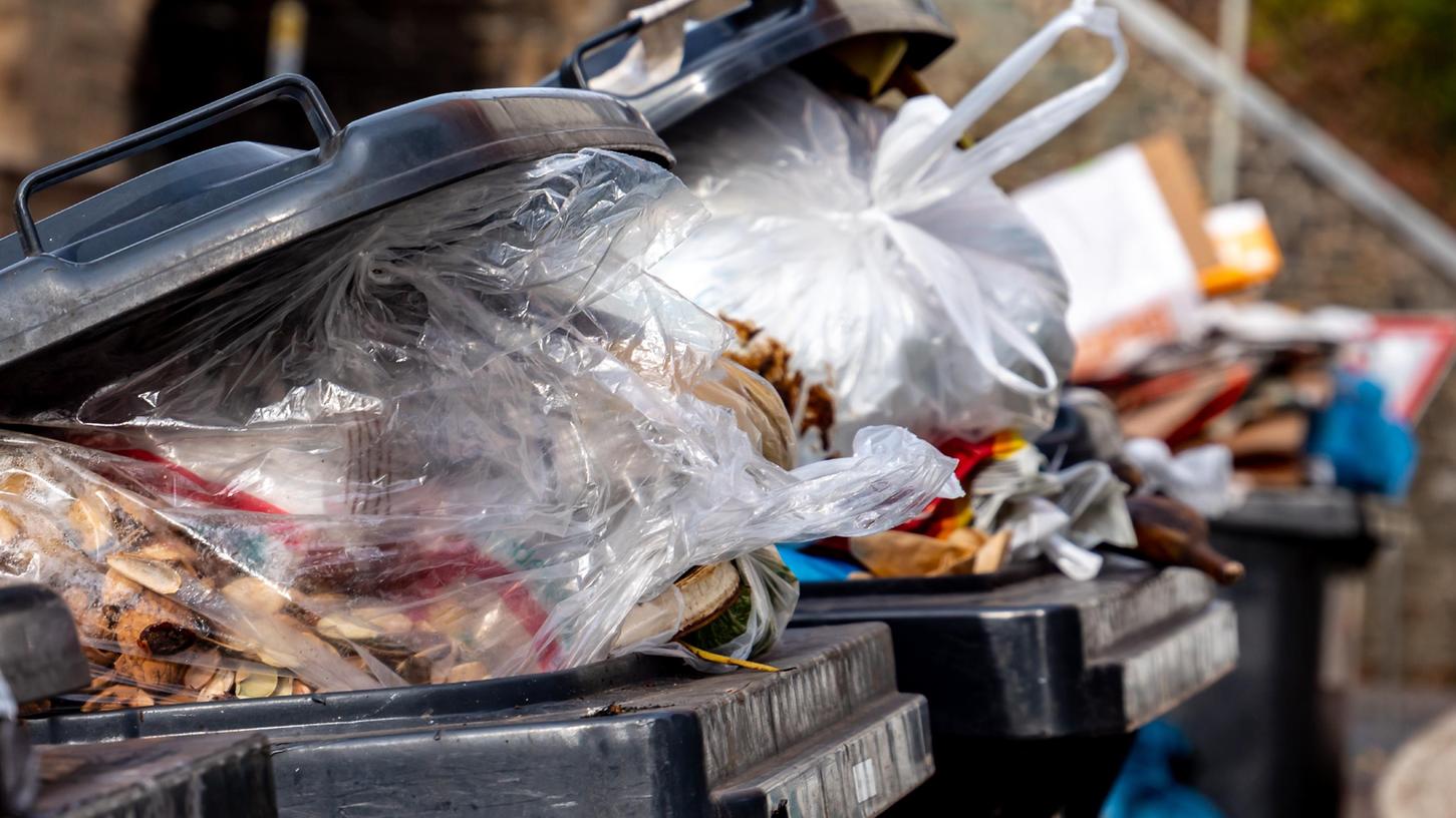 Abfall zu früh herausgestellt? Hier müssen Mülltonnen-Sünder künftig 1000  Euro Strafe zahlen