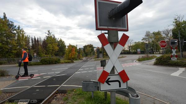 Bahnübergang Neumarkt Eisenbahnbrücke Richtung Hasenheide bei Firma Dehn