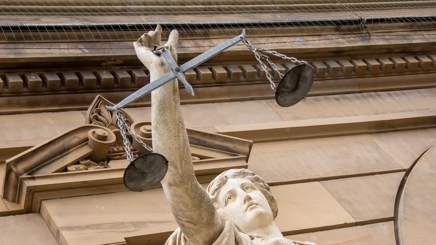 Das notorische Falschparken im Zuge eines Nachbarschaftsstreits ist einem Mann teuer zu stehen bekommen. Das notorische Falschparken im Zuge eines Nachbarschaftsstreits ist einem Mann teuer zu stehen bekommen.