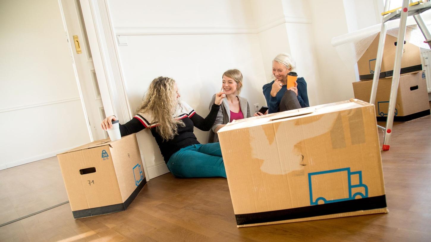 Nicht nur bei Studierenden beliebt: In teuren Ballungsgebieten kann das WG-Leben auch für Beschäftigte und Rentner interessant sein. Nicht nur bei Studierenden beliebt: In teuren Ballungsgebieten kann das WG-Leben auch für Beschäftigte und Rentner interessant sein.