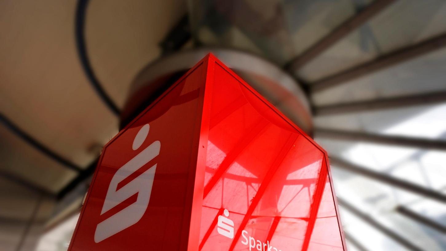 Viele Kunden vertrauen der Sparkasse. Eine Kündigungswelle sorgt nun aber für Ärger. Viele Kunden vertrauen der Sparkasse. Eine Kündigungswelle sorgt nun aber für Ärger.