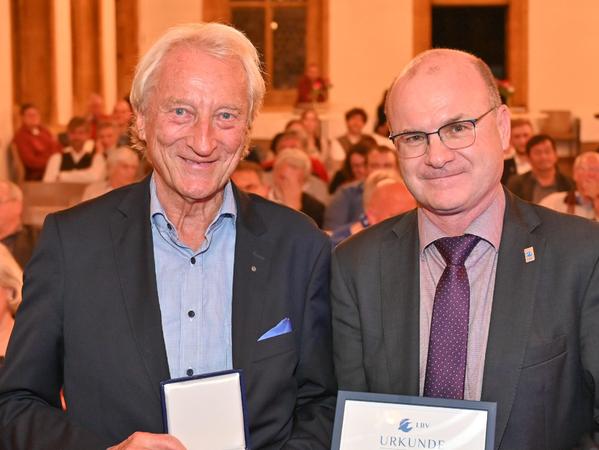 Auch für Dr. Rüdiger Dietel aus Hilpoltstein (links) gab es die LBV-Medaille.
