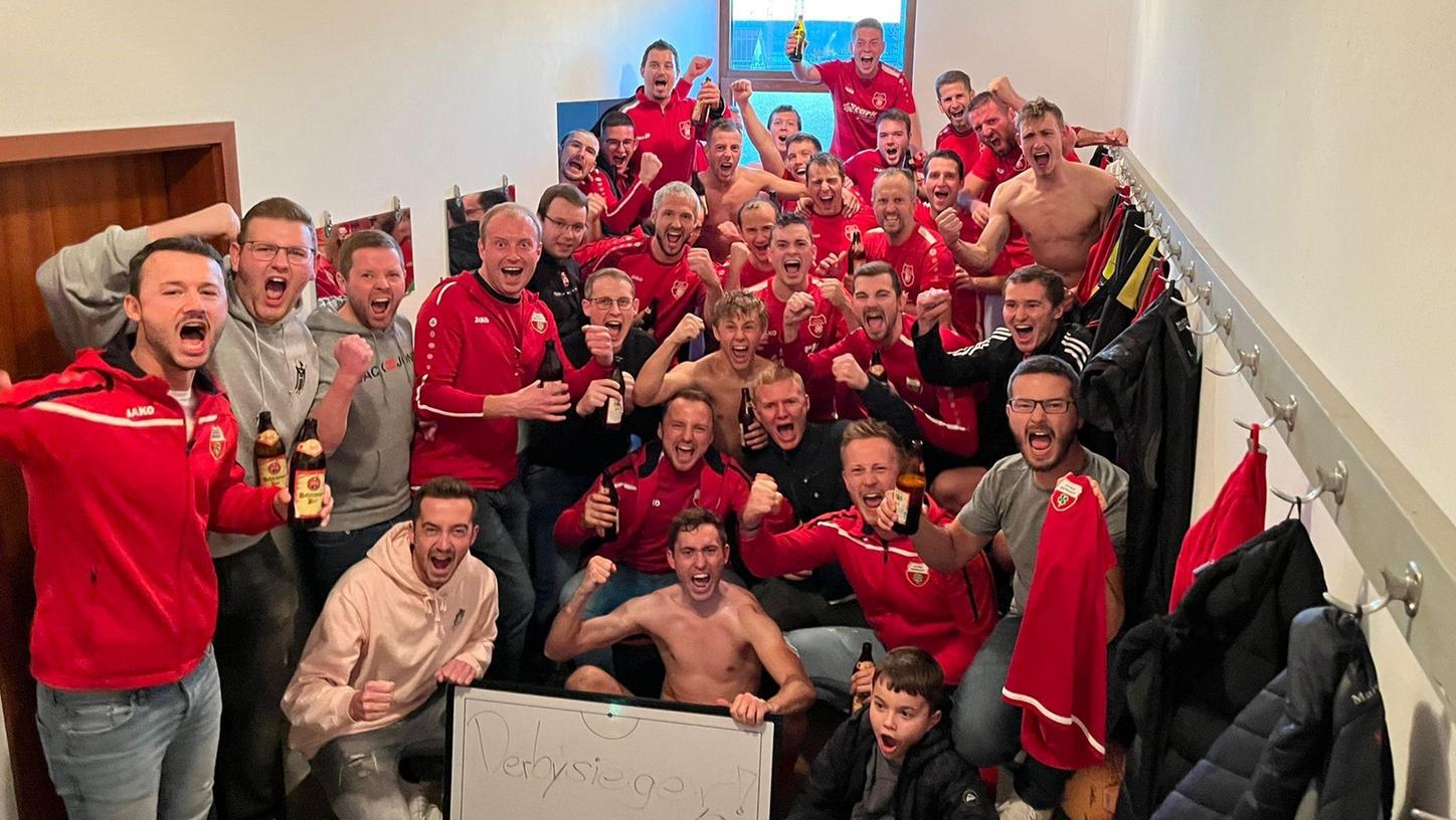 So feierte die Eintracht Kattenhochstatt jüngst nach dem Derbysieg in Alesheim den Sprung an die Tabellenspitze der Kreisklasse West.
 
