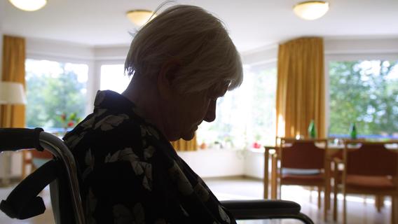 Senioren misshandelt: Brutaler Altenpfleger bestrafte sogar sterbenskranken Heimbewohner