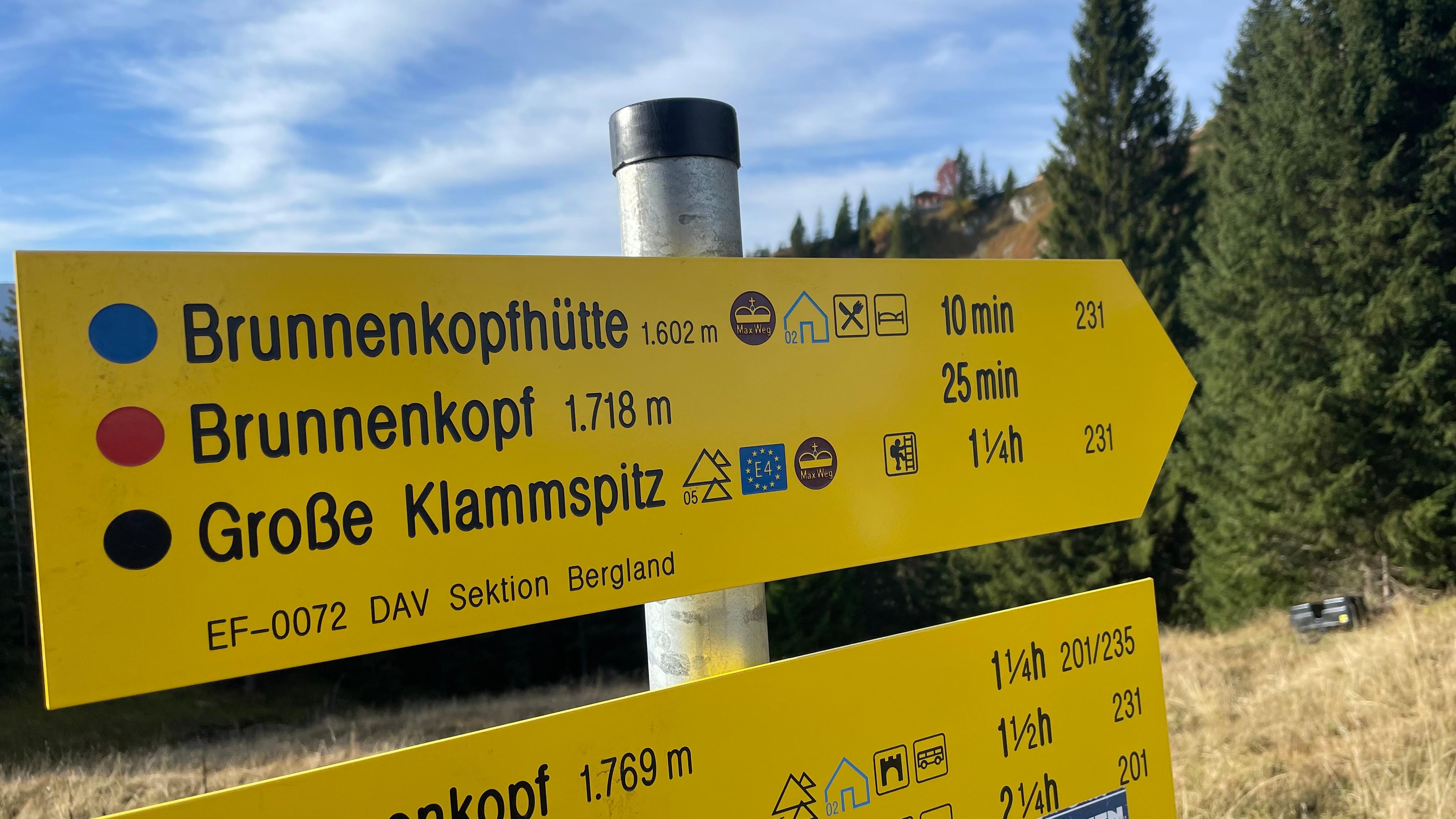 Die Brunnenkopfhütte ist die einzige Einkehrmöglichkeit auf der 13 Kilometer langen Wandertour. Dort kann von Mitte Mai bis Mitte Oktober auch übernachtet werden. 