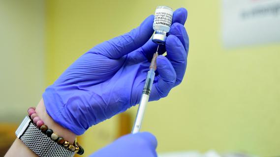 "Nicht mehr angemessen": Ärztlicher Leiter des Fürther Impfzentrums plädiert für zeitnahe Schließung