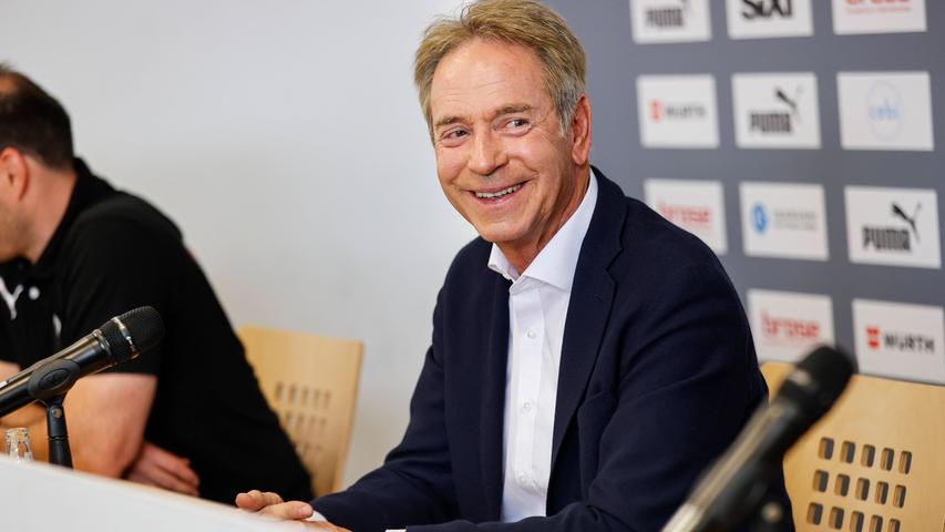 Michael Stoszek – Brose Fahrzeugteile SE & Co. KG Gesellschafter und Vorsitzender der Gesellschafterversammlung. Michael Stoszek – Brose Fahrzeugteile SE & Co. KG Gesellschafter und Vorsitzender der Gesellschafterversammlung.