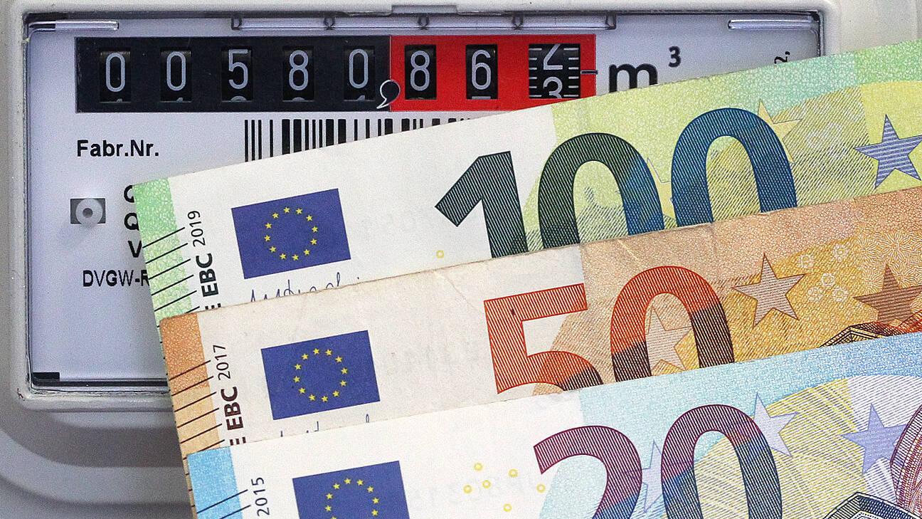 Mit bis zu 3000 Euro - steuer- und abgabenfrei - können Arbeitnehmer ihren Angestellten unter die Arme greifen. (Symbolbild) Mit bis zu 3000 Euro - steuer- und abgabenfrei - können Arbeitnehmer ihren Angestellten unter die Arme greifen. (Symbolbild)