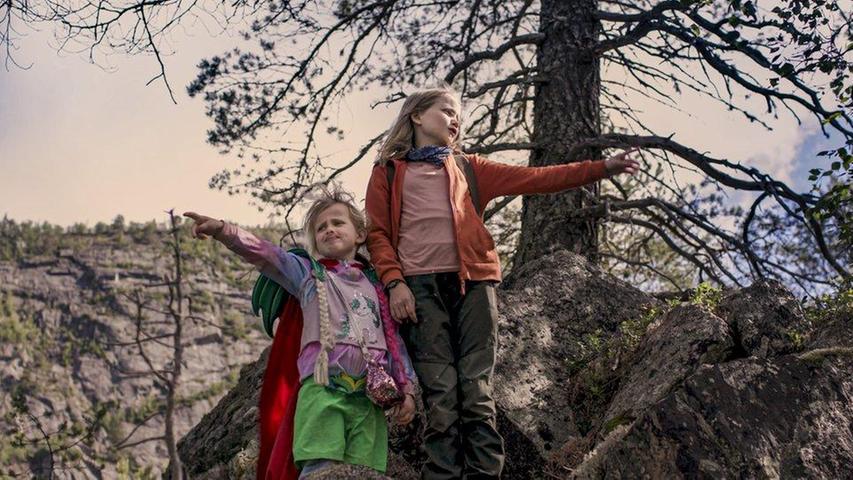 In "Tottori" unternehmen die neunjährige Vega, ihre kleine Schwester Billie und deren Vater einen Ausflug in die norwegische Wildnis. Dabei entdecken die beiden Mädchen ihre Superkräfte. Der Kinderfilm ab 7 Jahren läuft Freitag bis Montag im Filmhaus. Beginn ist jeweils um 15 Uhr.
