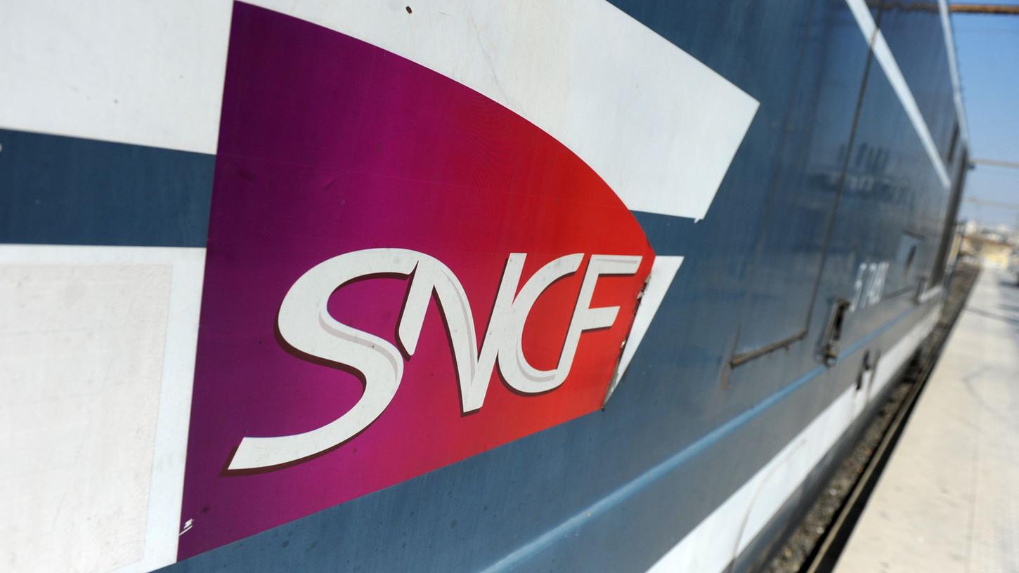 Ein Zug mit dem Logo der nationalen französischen Eisenbahngesellschaft Société nationale des chemins de fer français (SNCF). (Symbolbild)